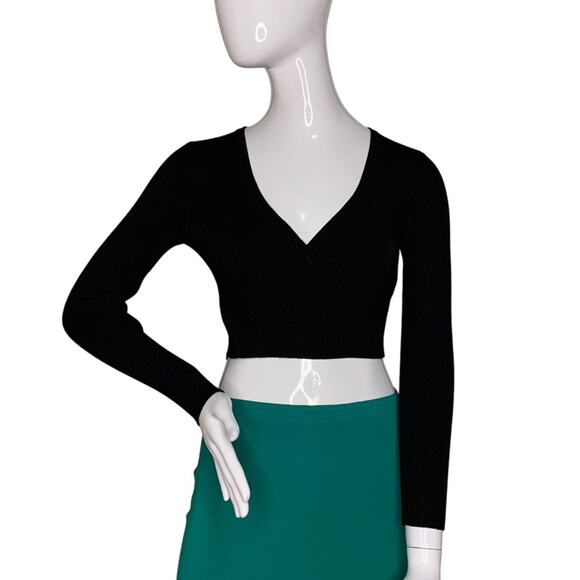 Forever 21 Crop Top Ribbed V-Neck Long Sleeve Black Faux Wrap Size M - Picture 1 of 8